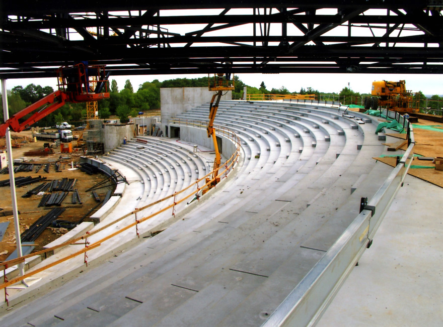 Gekrümmte Tribünenteile mit veränderlichem Radius - Stadium in Luzern (Schweiz)